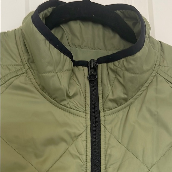 Duluth Trading Co Green Quilted Vest - Picture 7 of 7